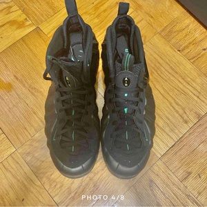 2011 foamposite pro pine green color.